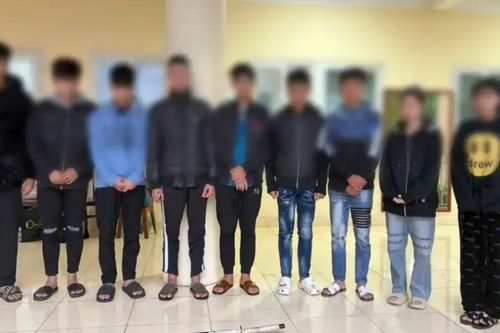 Khởi tố nhóm đối tượng cầm dao chém người đi đường
