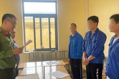 Cưa bom lấy 90kg thuốc nổ đem bán, nhóm đối tượng lĩnh án