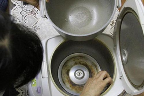 Cách vệ sinh nồi cơm điện trong vòng nốt nhạc khiến vi khuẩn không lây lan