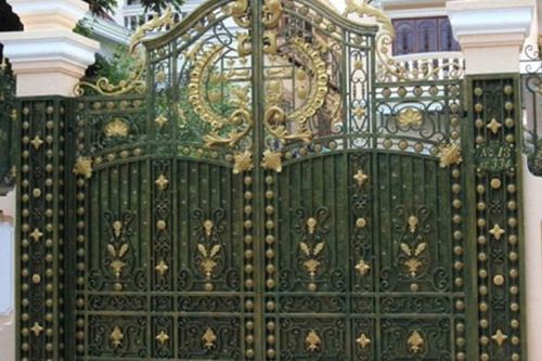 Cổng nhà đặt bên trái hay bên phải để đón được nhiều vượng khí nhất?