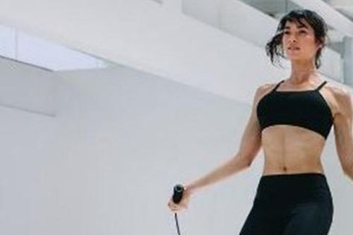 Bí quyết nhảy dây tại nhà đốt mỡ hiệu quả gấp 3 lần đi bộ
