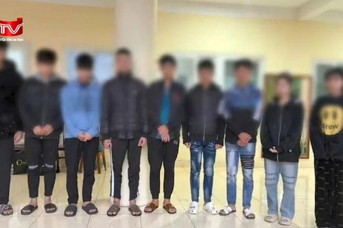 Khởi tố nhóm đối tượng cầm dao chém người đi đường