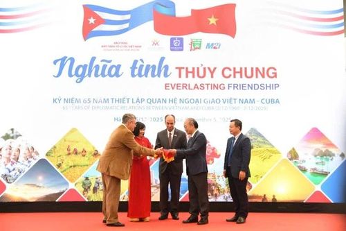 Dấu ấn 65 năm quan hệ Việt Nam – Cuba qua triển lãm 'Nghĩa tình thủy chung'