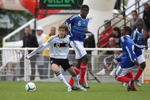 Bức ảnh 16 năm trước của Pogba gây sốt