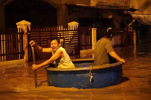 Người dân Lâm Đồng tháo chạy trong đêm lũ '30 năm có 1'