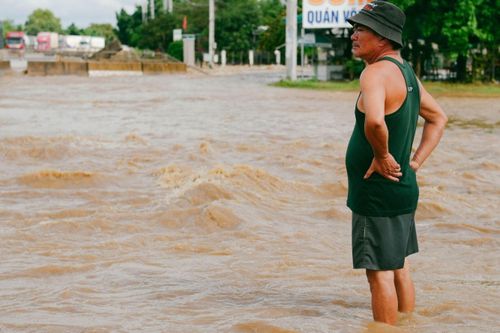 Hình ảnh Lâm Đồng ngập chưa từng thấy, quốc lộ hóa thành sông