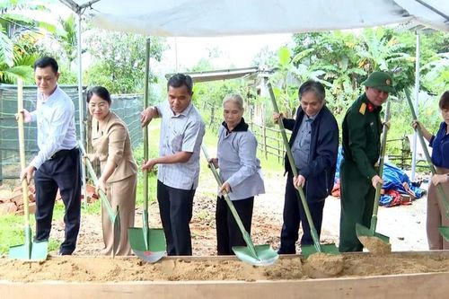 Hỗ trợ hơn 1,3 tỉ đồng cho các hộ dân có nhà bị thiệt hại do thiên tai