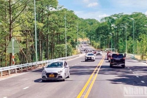 Lâm Đồng: Lưu thông trở lại tuyến đèo Prenn-Đà Lạt sau 20 giờ tạm ngưng
