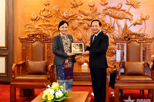 Trưởng ban Tuyên giáo và Dân vận Trung ương Trịnh Văn Quyết tiếp Đoàn đại biểu Ủy ban Trung ương Mặt trận Lào xây dựng đất nước