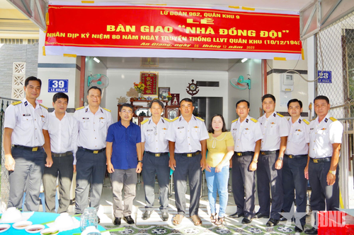 Lữ đoàn 962 (Quân khu 9) bàn giao Nhà đồng đội