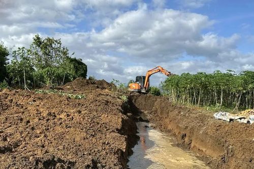 Gia Lai: Đào rãnh thoát nước giúp dân sớm vượt cảnh ngập úng