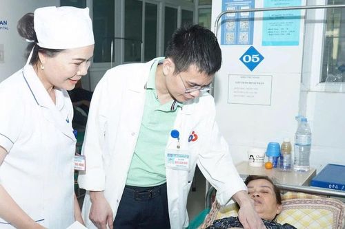 Bóc đa u xơ tử cung dính phức tạp cho bệnh nhân 61 tuổi tại Nghệ An