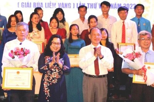 Chuyện thầy giáo thích viết báo