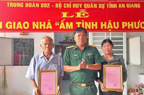 An Giang trao tặng nhà 'Ấm tình hậu phương'