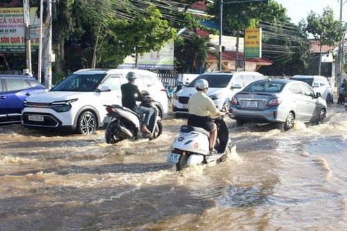 Lâm Đồng: Nhiều điểm ngập mới ở các địa phương ven biển, nước lũ trong đêm dâng nhanh và đột ngột
