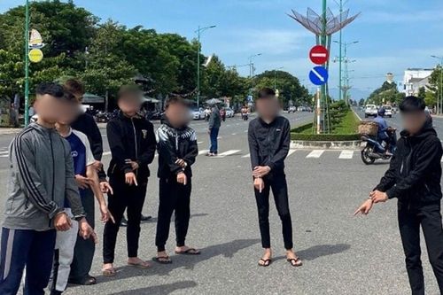 10 đối tượng bị bắt giam sau màn hỗn chiến vì 'nhìn đểu'
