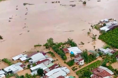 Hơn 6.000 căn nhà ở Lâm Đồng chìm trong nước, nhiều nơi vẫn ngập nặng