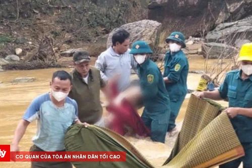 Bàn giao thi thể người đàn ông nghi bị trôi sông cho gia đình