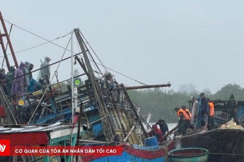 Tàu cá Quảng Trị suýt chìm do sự cố bơm nước
