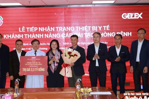 Bệnh viện Ung bướu Nghệ An tiếp nhận gói tài trợ thiết bị y tế trị giá hơn 1,5 tỷ đồng