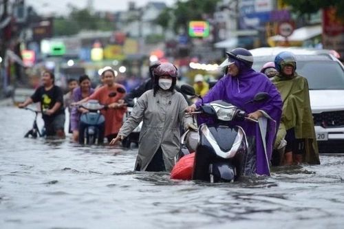 Khách hàng vay vốn chính sách bị ảnh hưởng sau bão số 12 được giảm lãi suất