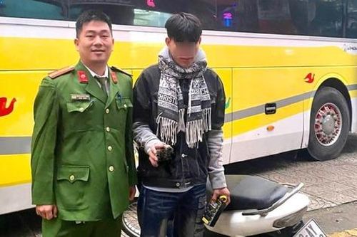 Nam thanh niên 18 tuổi nhịn đói 2 ngày, chạy xe máy đi gặp 'bạn gái online'