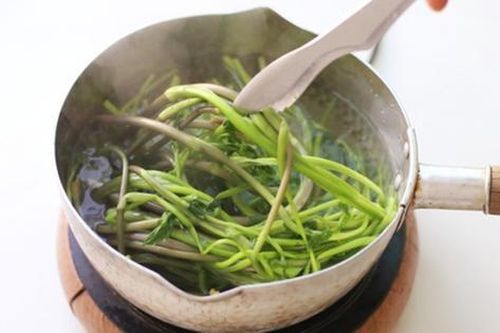 2 loại rau 'khoái khẩu' mùa lạnh dễ thành ổ sán, đặc biệt là loại đứng đầu danh sách