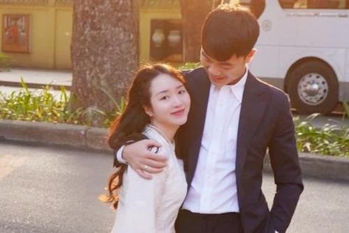 Bà xã của tiền vệ Lương Xuân Trường hiếm hoi lộ diện, phong thái gây bất ngờ