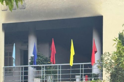 Vụ cháy trường học khiến 800 học sinh phải sơ tán khẩn cấp: Ngọn lửa bùng phát từ phòng hiệu trưởng