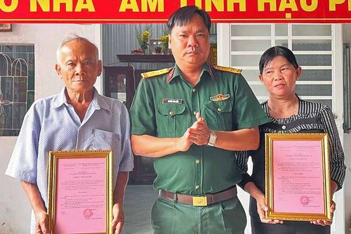 Trung đoàn 892 bàn giao 5 căn nhà 'Ấm tình hậu phương'