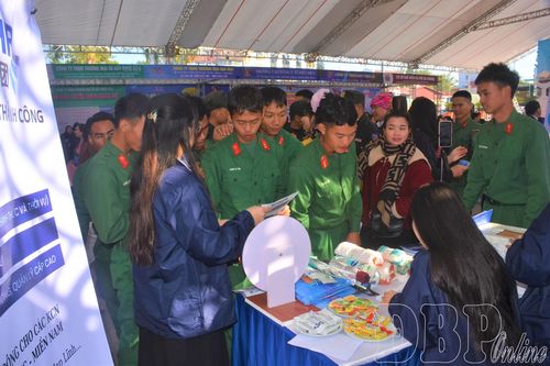 Hội chợ việc làm: Mở rộng cơ hội cho lao động Điện Biên