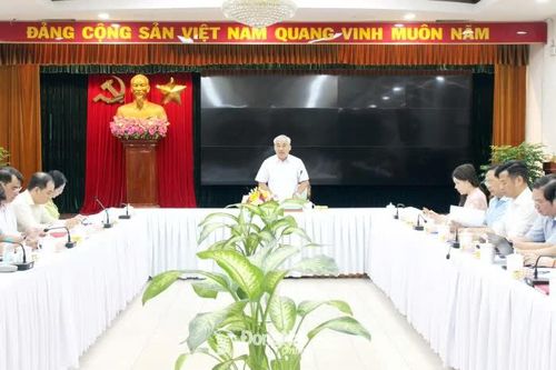 Tổ đại biểu số 1 thảo luận sôi nổi về lĩnh vực kinh tế, văn hóa, xã hội