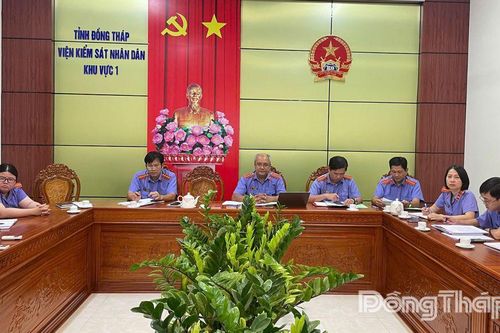 Tự phê bình và phê bình để phát huy đoàn kết nội bộ
