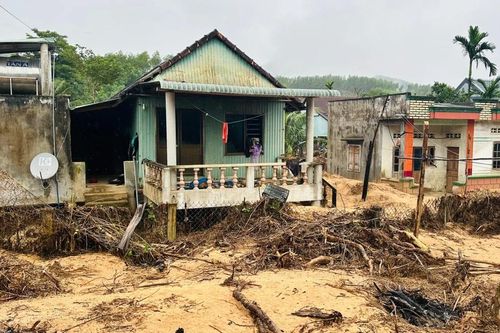 Sống thấp thỏm dưới chân núi lở