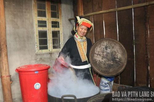 Người Dao Lân Châu làm du lịch