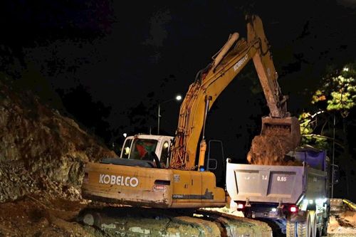 Xuyên đêm khắc phục sạt lở trên đèo Prenn, nỗ lực sớm thông tuyến