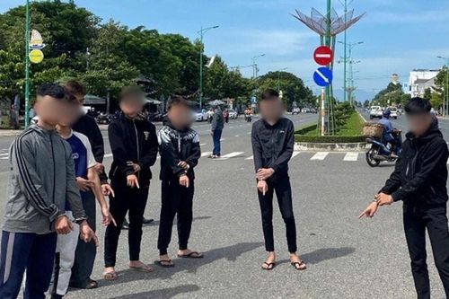 Hỗn chiến chỉ vì 'nhìn đểu', 10 đối tượng bị bắt tạm giam