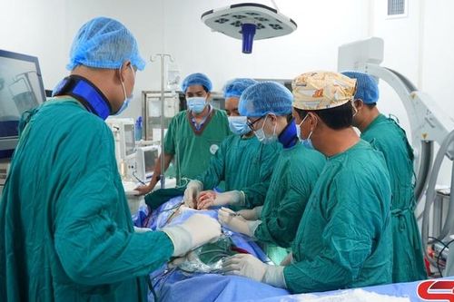 Chuyển giao kỹ thuật mổ nội soi cột sống tại Bệnh viện Đa khoa tỉnh Sơn La