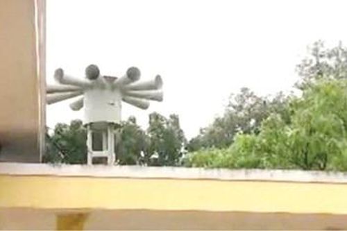 Tiếng còi hú báo cơn lũ dữ