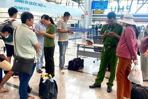 Huế: Hành khách chuyến bay Vietnam Airlines bỏ quên 110 triệu đồng