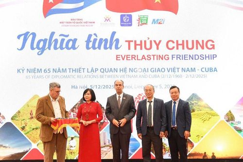 Triển lãm 'Nghĩa tình thủy chung'