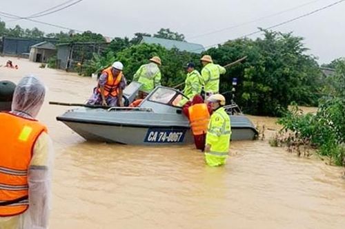 Dồn lực hỗ trợ nông dân khôi phục sản xuất sau mưa lũ