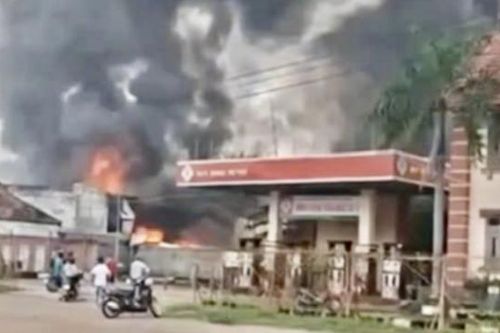 Ngăn kịp thời đám cháy lớn đe dọa cửa hàng xăng dầu