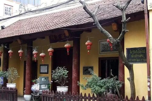 Thu phí tham quan tại đền Bạch Mã và đình Kim Ngân từ 8/12