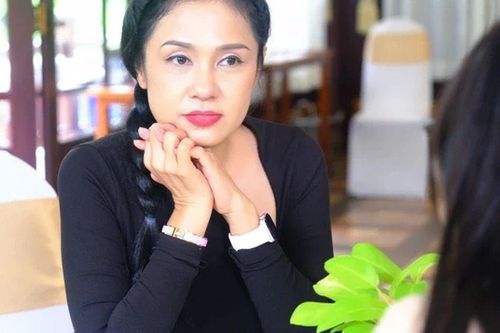 Việt Trinh được con trai 'giấu kín' 16 năm tổ chức sinh nhật, quý tử 'khổng lồ' ôm mẹ cực ấm lòng