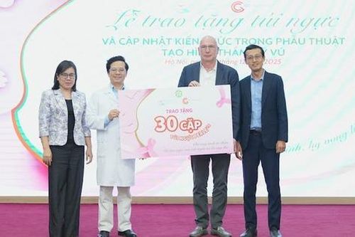 Tái tạo 'vòng 1' giúp người bệnh ung thư vú vượt qua mặc cảm