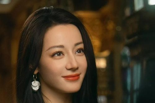 Địch Lệ Nhiệt Ba thuê người đóng thế đi quảng bá phim Kiêu Khởi Thanh Nhưỡng?