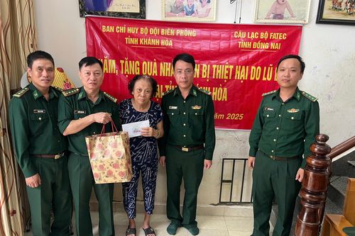 BĐBP Khánh Hòa thăm, hỗ trợ gia đình quân nhân bị thiệt hại do mưa lũ