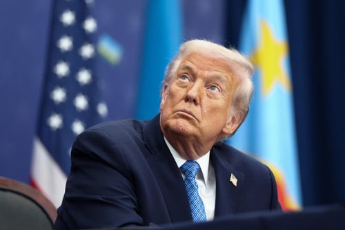 Tổng thống Trump 'giải cứu' xe chạy xăng