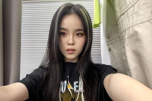 Ca sĩ Nhật cắt bỏ ngực ở tuổi 20